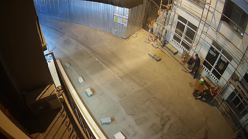 Saniye saniye kaydedildi; Uyuyan bekçinin cep telefonunu çaldı! - Resim : 1