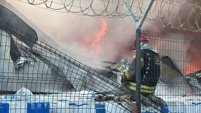 Alevlere göğüs geriyorlar... İşte itfaiye erlerinin yangınla imtihanı - Resim : 2