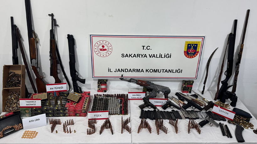 Ev değil adeta cephanelik! İçinden çıkanlar şok etti - Resim : 1