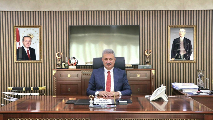 Bu kez AK Partili belediye başkanı… Bir belediye başkanı daha gözaltına alındı! - Resim : 1