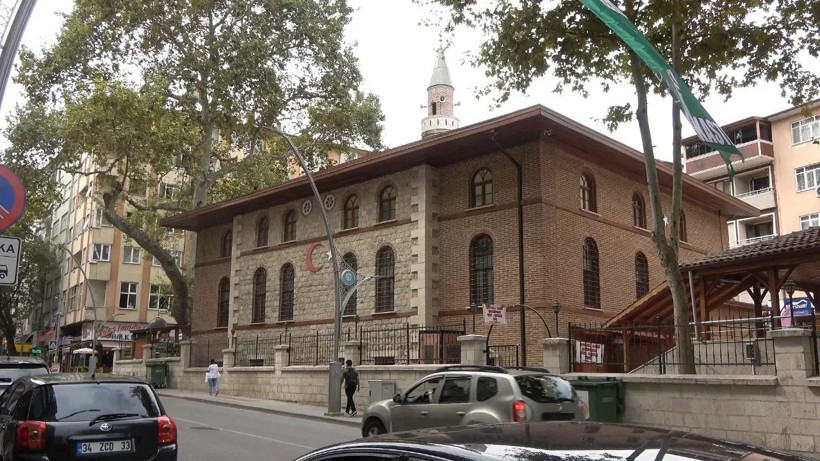 Deprem gördü, iki büyük yangına tanık oldu... Asırlık çınarların gölgesinde tarihi miras! - Resim : 1