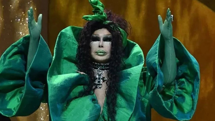 73 Yaşındaki Bülent Ersoy Açtı Ağzını Yumdu Gözünü! Tokatlayıp Yataktan Atarım.." - Resim: 3