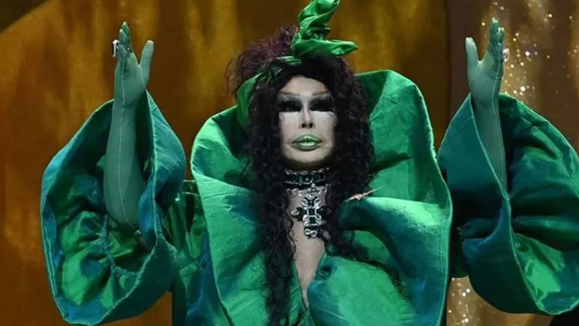 73 Yaşındaki Bülent Ersoy Açtı Ağzını Yumdu Gözünü! Tokatlayıp Yataktan Atarım.." - Resim: 5