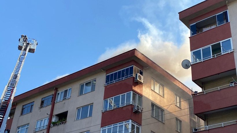 Çatıda çıkan yangın paniğe sebep oldu! - Resim: 8