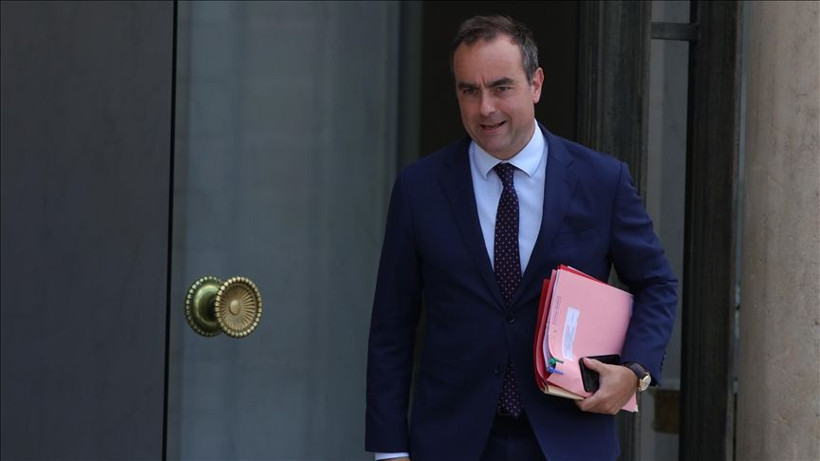 Başbakan istifa etti! - Resim: 4