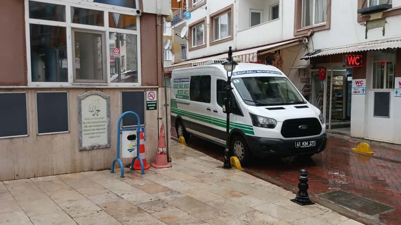 Sokak ortasında öldürülen kadın son yolculuğuna uğurlandı - Resim : 2