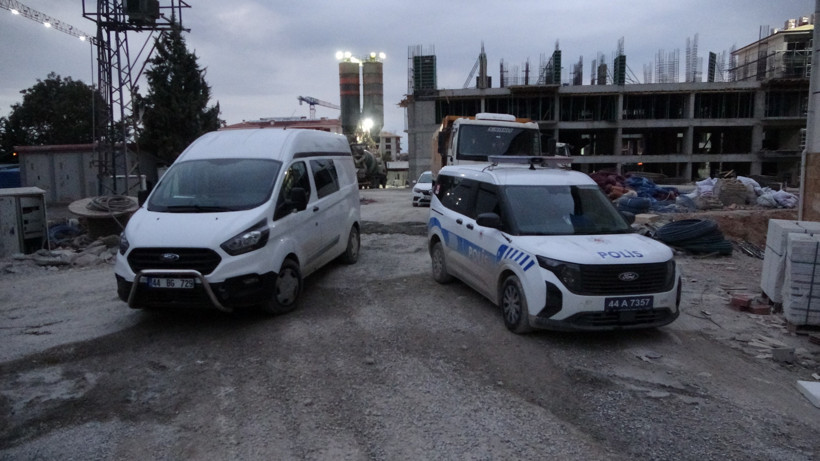 İnşaatta üzerine 750 kilo plastik boru düşen sürücü ağır yaralandı! - Resim : 2