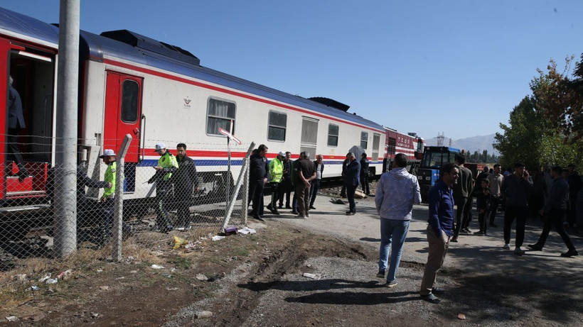 Feci kaza! Tren, öğrenci servisine çarptı - Resim: 7