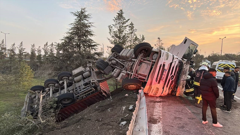 Anadolu Otoyolu'nda korkutan kaza! TIR devrildi! - Resim : 2