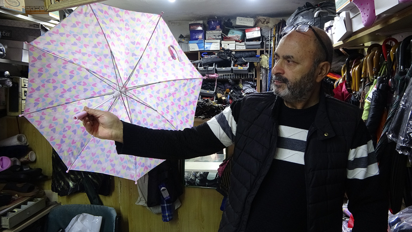 42 yılını bir dükkana sığdırdı... Ali Osman Aydın: Yağmur yağarsa sizi hatırlıyorlar - Resim : 1