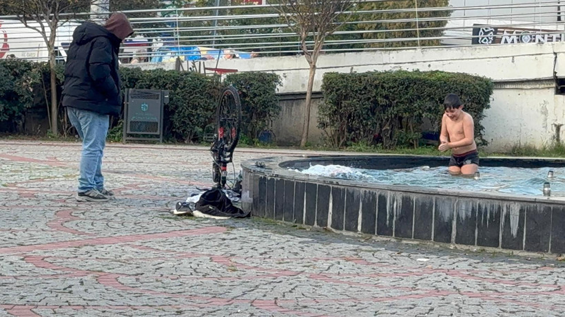 Elektrikli havuzda tehlikeli oyun! Çocuklar uyarılara aldırış etmedi - Resim : 2