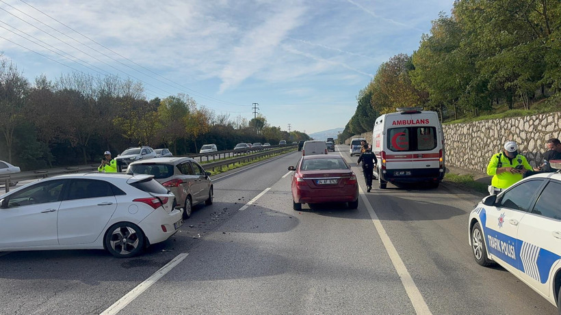 Sakarya'da trafik kazası: 2 araç birbirine girdi! - Resim : 2
