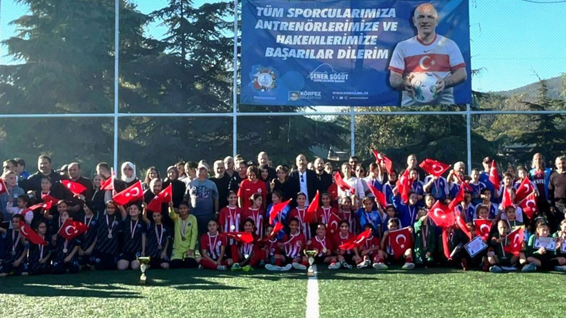 Körfez Gençlerbirliği Spor Kulübü U13 Kız Futbol Takımı'ndan şampiyonluk geldi! - Resim : 1