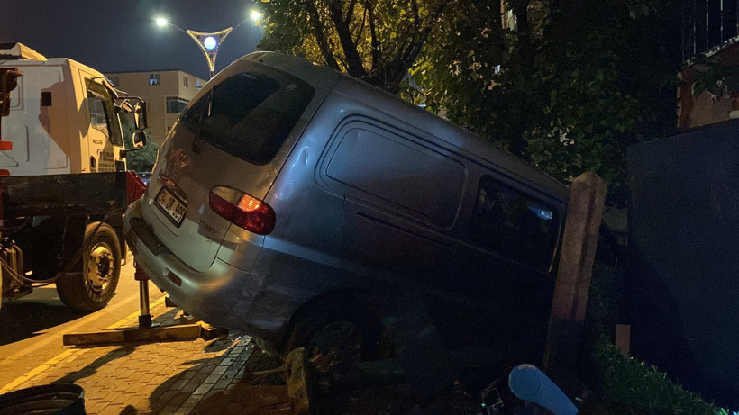 Virajı alamayan araçlar çarpıştı: 1 yaralı - Resim : 1