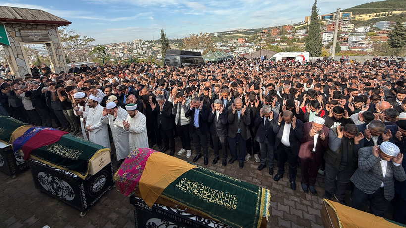 Dilovası'ndaki yangında vefat edenler son yolculuklarına uğurlandı - Resim : 4