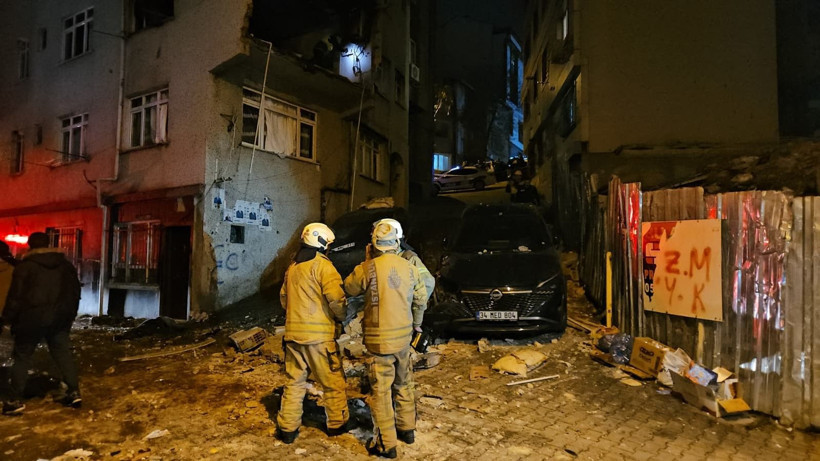 Binada patlama meydana geldi! Duvarı yıkıldı - Resim: 6