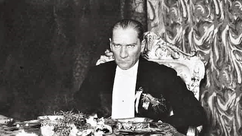 10 Kasım'da tepki çeken hareket! Sosyal medyanın gündemine oturdu - Resim: 1