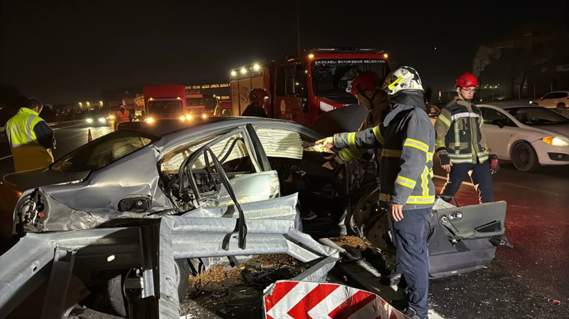 Otoyolda üç araç birbirine girdi: 6 kişi yaralandı - Resim : 2