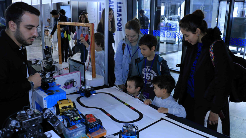 Kocaeli Bilişim Fuarı ziyaretçilerini ağırlamaya devam ediyor - Resim : 1