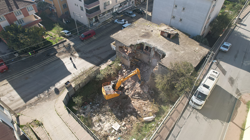 Tehlike saçan metruk binalar yıkılıyor! - Resim : 2