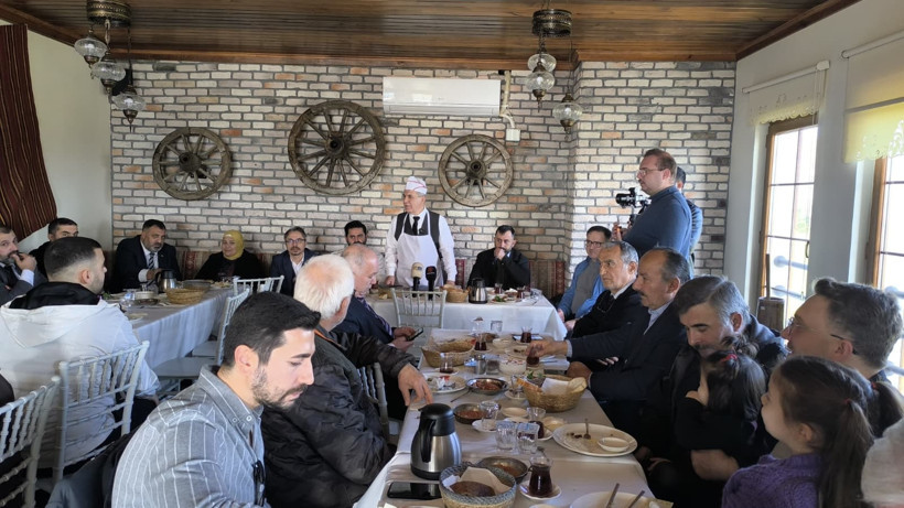Kepini taktı önlüğünü giydi başkanlığa adaylığını açıkladı - Resim : 3