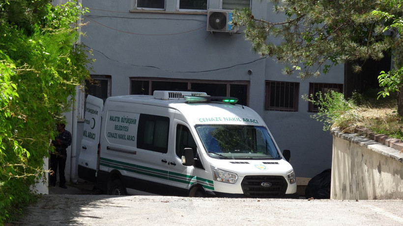 18 yaşındaki genç kız parkta ölü bulundu! - Resim : 1