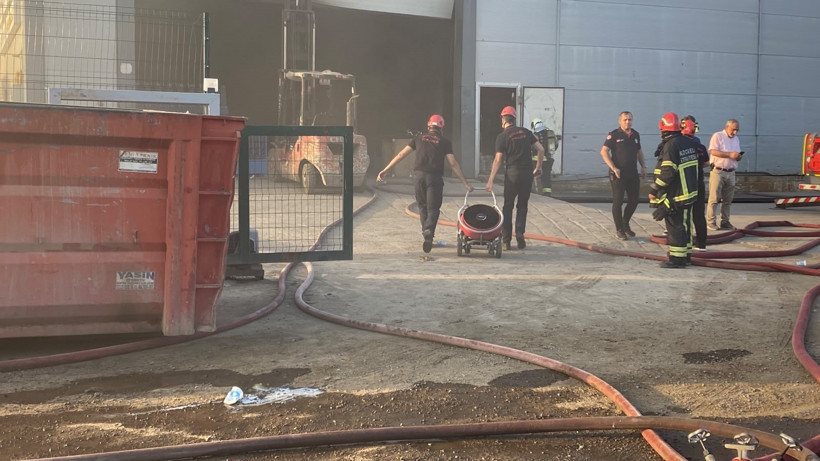 Kartepe OSB'de fabrika yangını! Ekipler alevlere karşı seferber oldu - Resim : 5