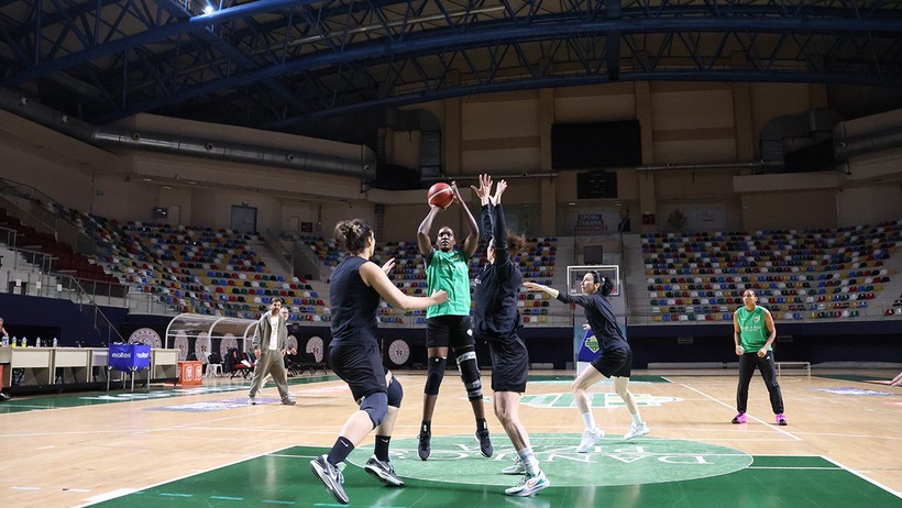 İzmit'in kadın basketbolcuları rotayı Nesibe Aydın maçına çevirdi - Resim : 2