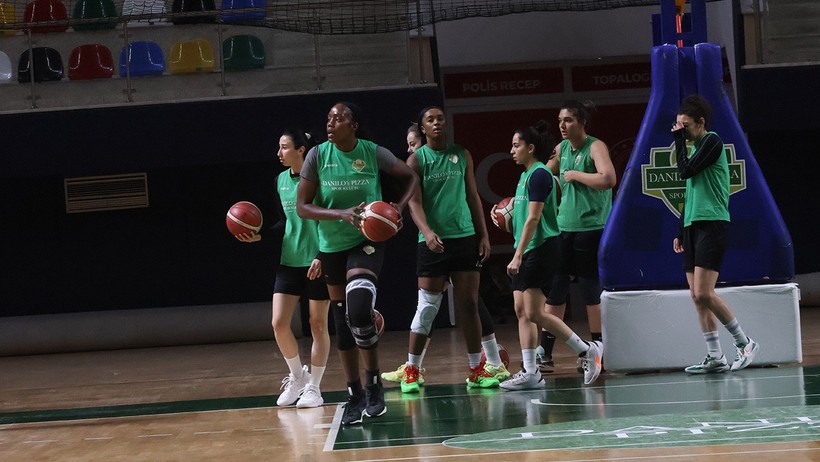 İzmit'in kadın basketbolcuları rotayı Nesibe Aydın maçına çevirdi - Resim : 3