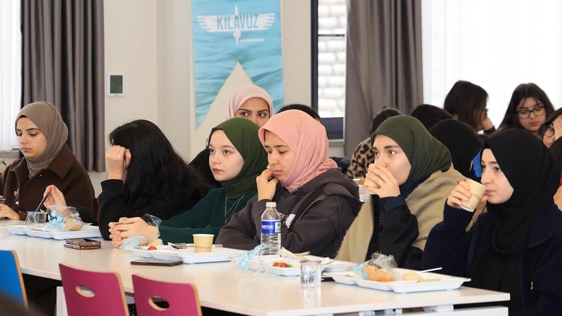 Güzide Gençlik Merkezi gençleri kış kampında! - Resim : 1