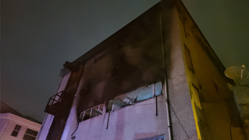 İstanbul'da korku dolu anlar: Atölye yangınında mahsur kaldılar! - Resim : 1