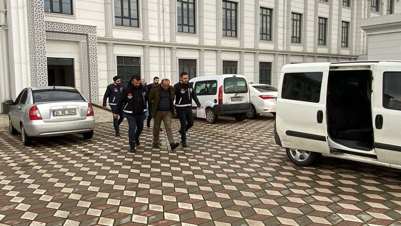 Öldürdüğü kişiyi ormanlık alanda gizlemişti… Cesetle 1,5 gün boyunca gezmiş! - Resim : 2