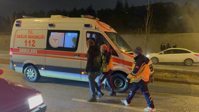 Tutuşan aracından atladı, canını zor kurtardı! - Resim : 2