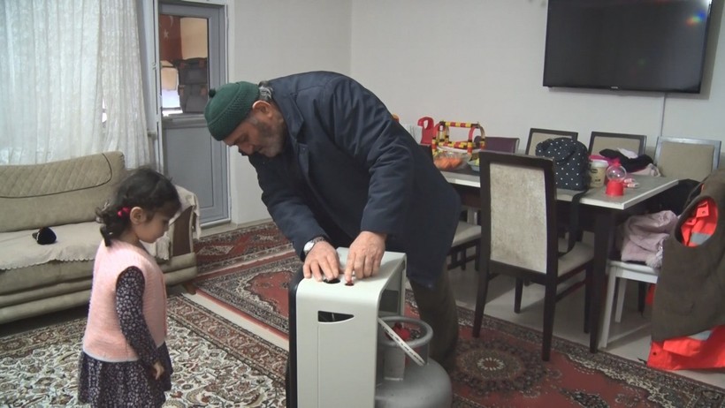Kış ortasında büyük mağduriyet! Isınmak için komşuya gidiyorlar - Resim : 1