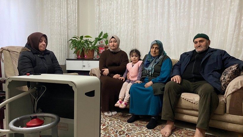 Kış ortasında büyük mağduriyet! Isınmak için komşuya gidiyorlar - Resim : 2