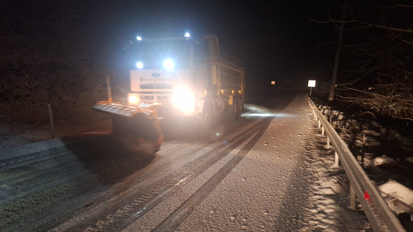 Başiskele'de ekipler karla mücadeleye devam ediyor - Resim : 1