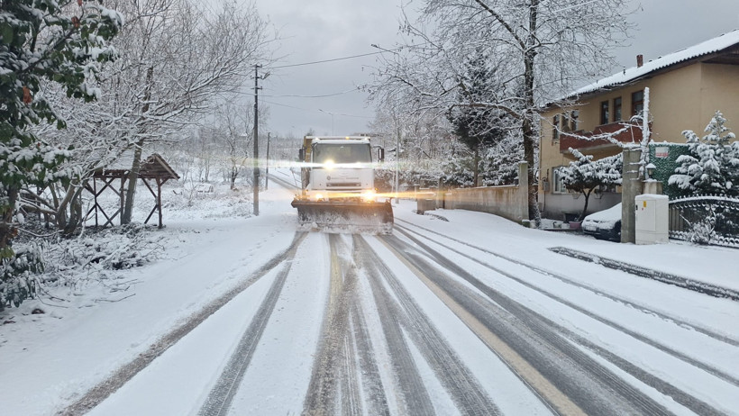 Başiskele'de ekipler karla mücadeleye devam ediyor - Resim : 3