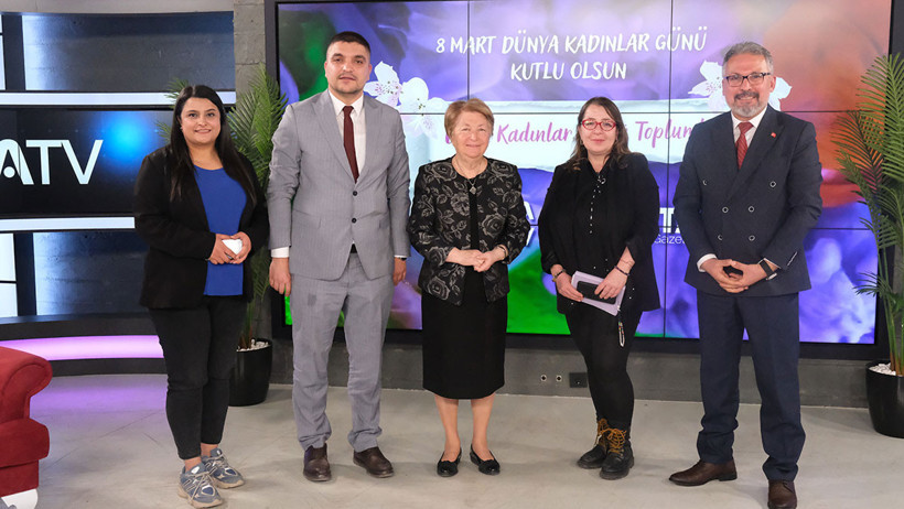 Prof. Dr. Sezer Komsuoğlu: Hür ülkenin vatanperver kadınlarıyız - Resim : 4