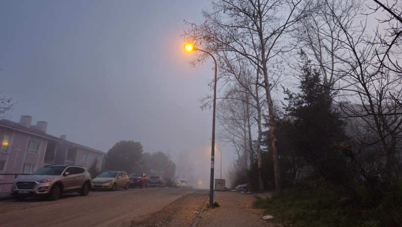 Yola çıkacak sürücüler dikkat! Kocaeli sisin esiri oldu - Resim : 1