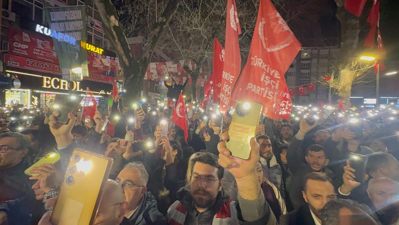 İzmit’te yürümek isteyen gruba polis müdahalesi - Resim : 2