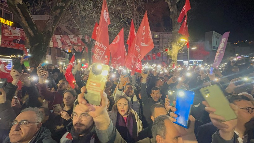 İzmit’te yürümek isteyen gruba polis müdahalesi - Resim : 1