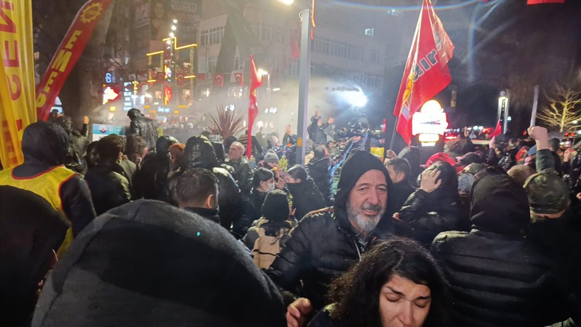 İzmit’te yürümek isteyen gruba polis müdahalesi - Resim : 15