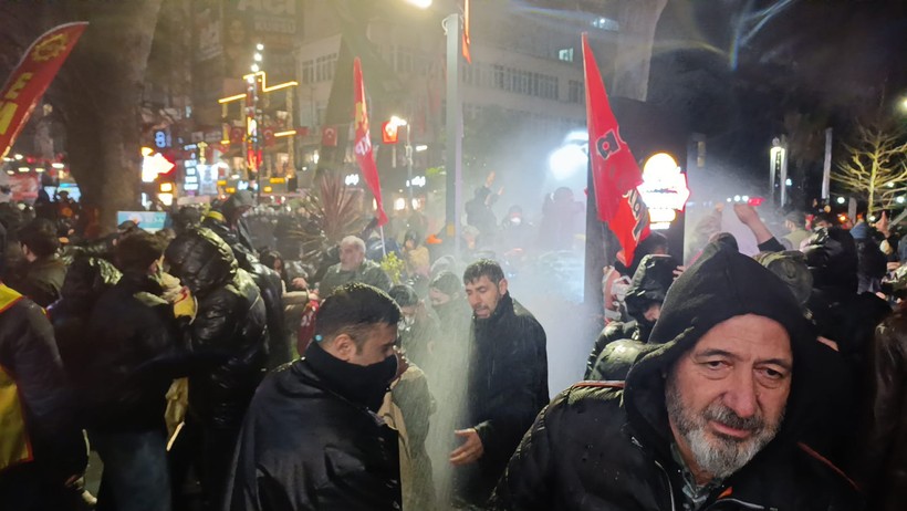 İzmit’te yürümek isteyen gruba polis müdahalesi - Resim : 14