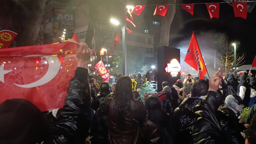 İzmit’te yürümek isteyen gruba polis müdahalesi - Resim : 13