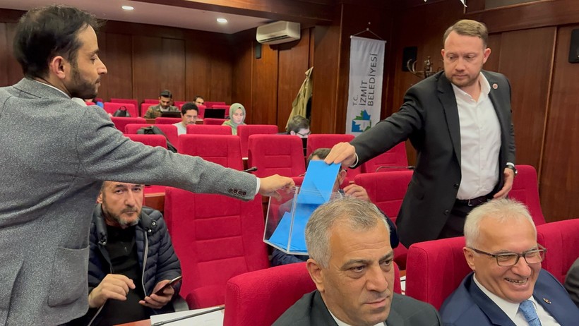 İzmit Belediyesi'nde encümen onlara emanet! - Resim : 3