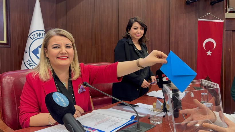 İzmit Belediyesi'nde encümen onlara emanet! - Resim : 1