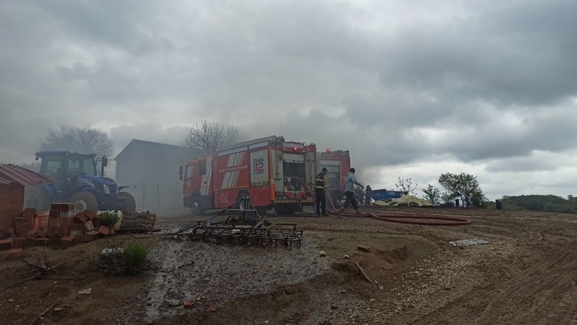 Samanlıkta korkutan yangın - Resim : 2