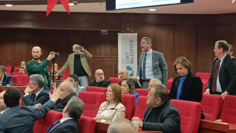 İzmit Belediye Meclisi yine karıştı! - Resim : 3