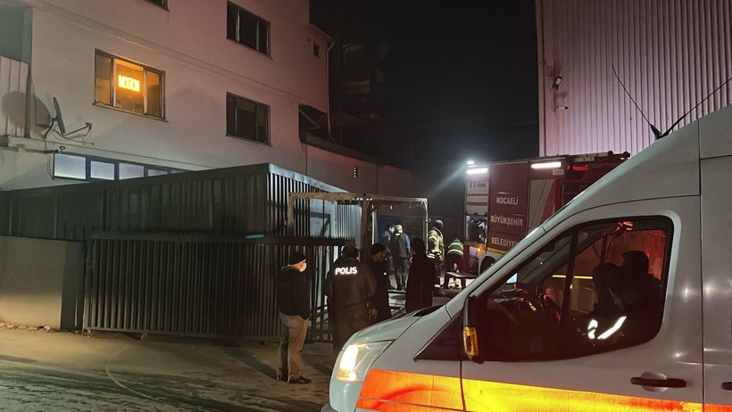 Nedeni henüz bilinmiyor... Fabrikada yangın paniği! - Resim : 2