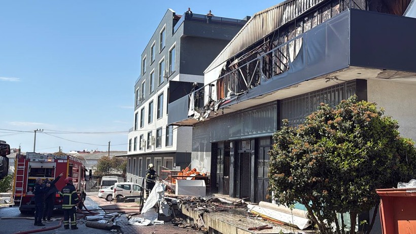 Kocaeli'de korkutan yangın: İş yeri alevlerin esiri oldu! - Resim : 1